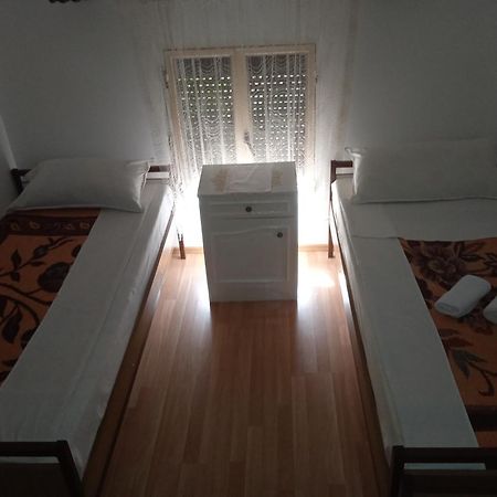 Hostel Vera - Airport Podgorica Mitrovici  Phòng bức ảnh