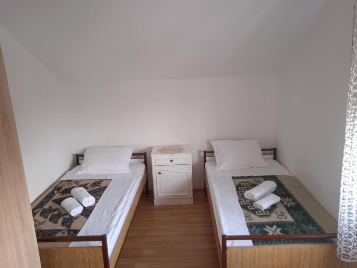 Hostel Vera - Airport Podgorica Mitrovici  Ngoại thất bức ảnh
