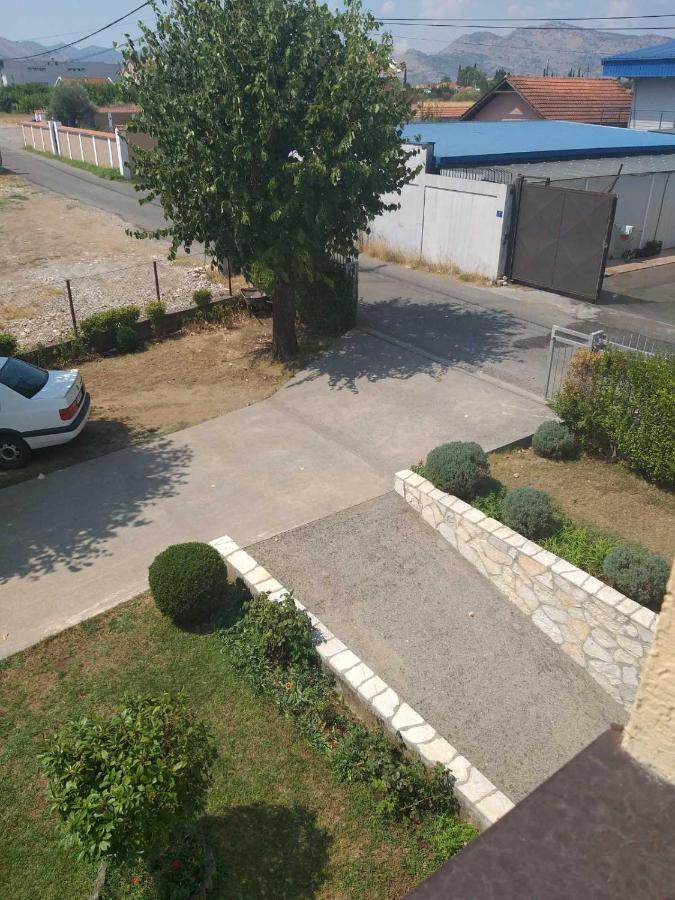 Hostel Vera - Airport Podgorica Mitrovici  Ngoại thất bức ảnh