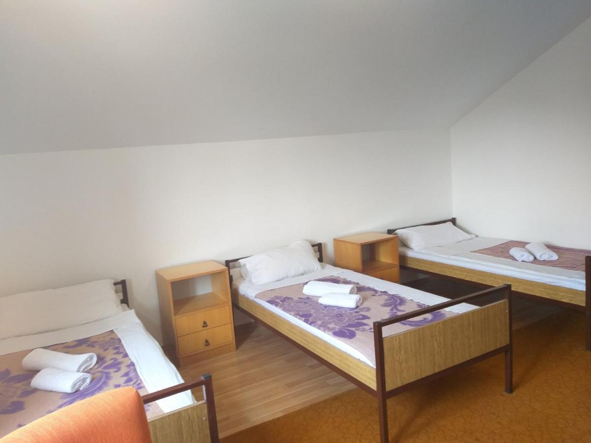 Hostel Vera - Airport Podgorica Mitrovici  Ngoại thất bức ảnh