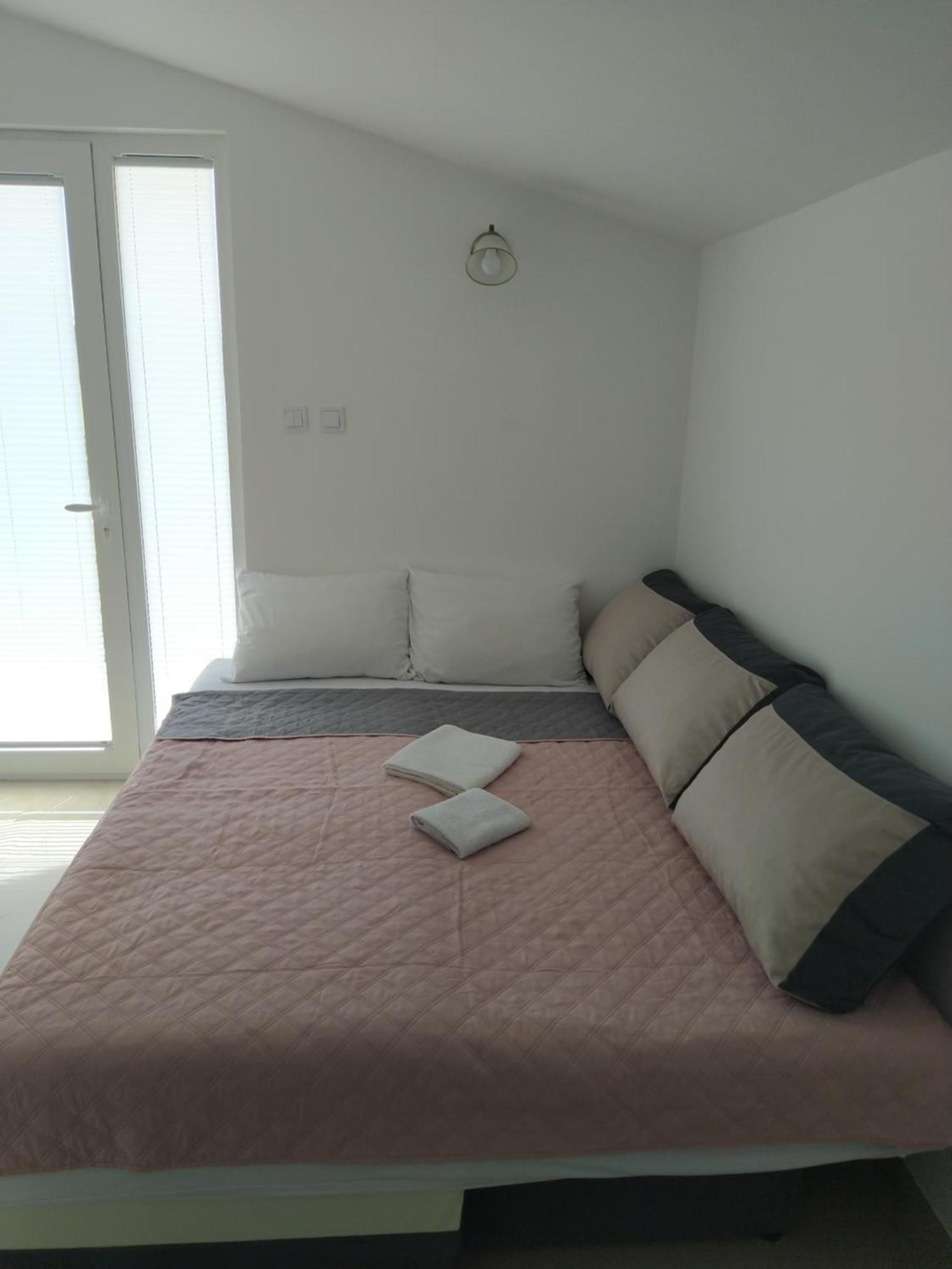 Hostel Vera - Airport Podgorica Mitrovici  Ngoại thất bức ảnh