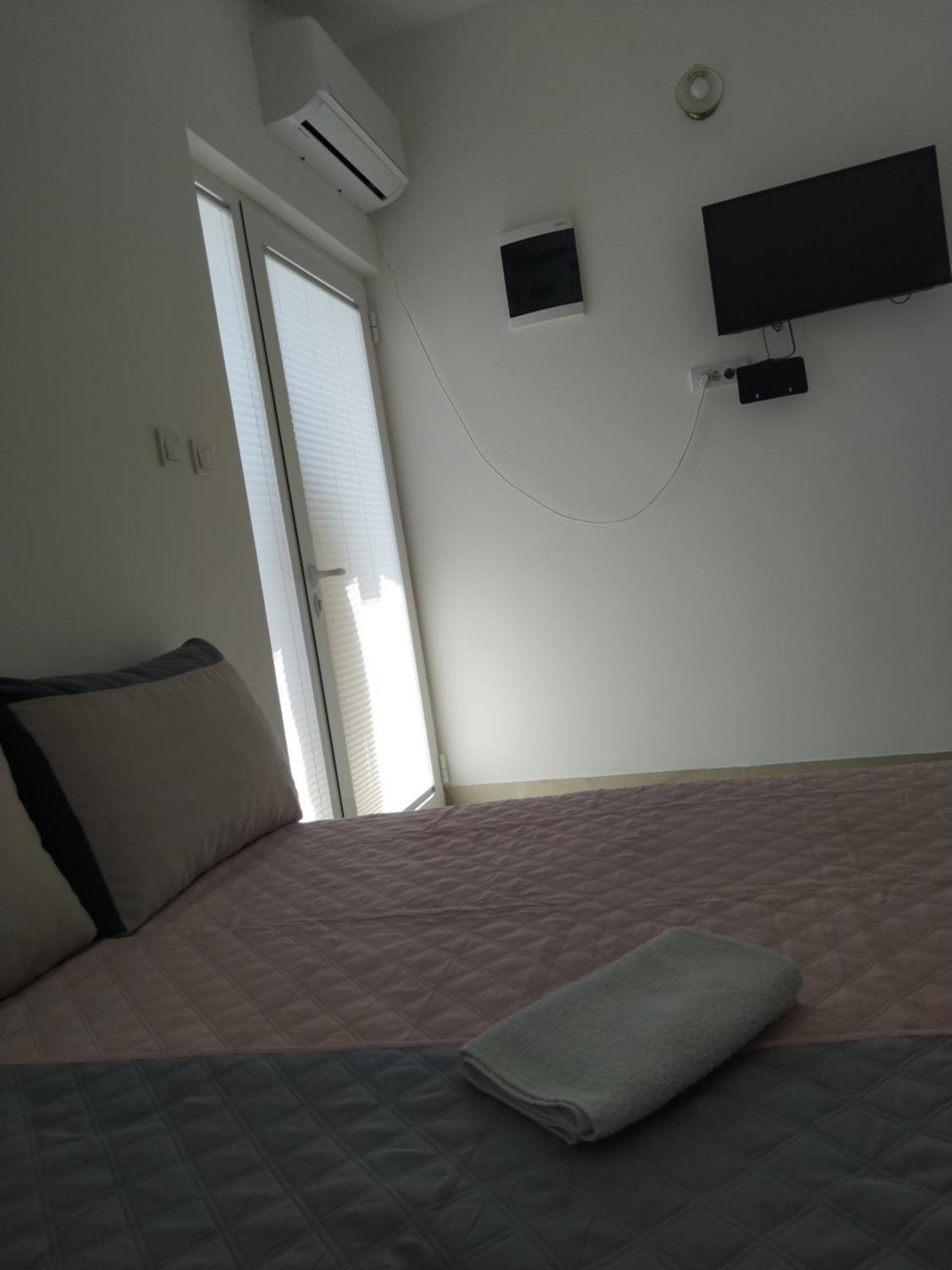 Hostel Vera - Airport Podgorica Mitrovici  Ngoại thất bức ảnh