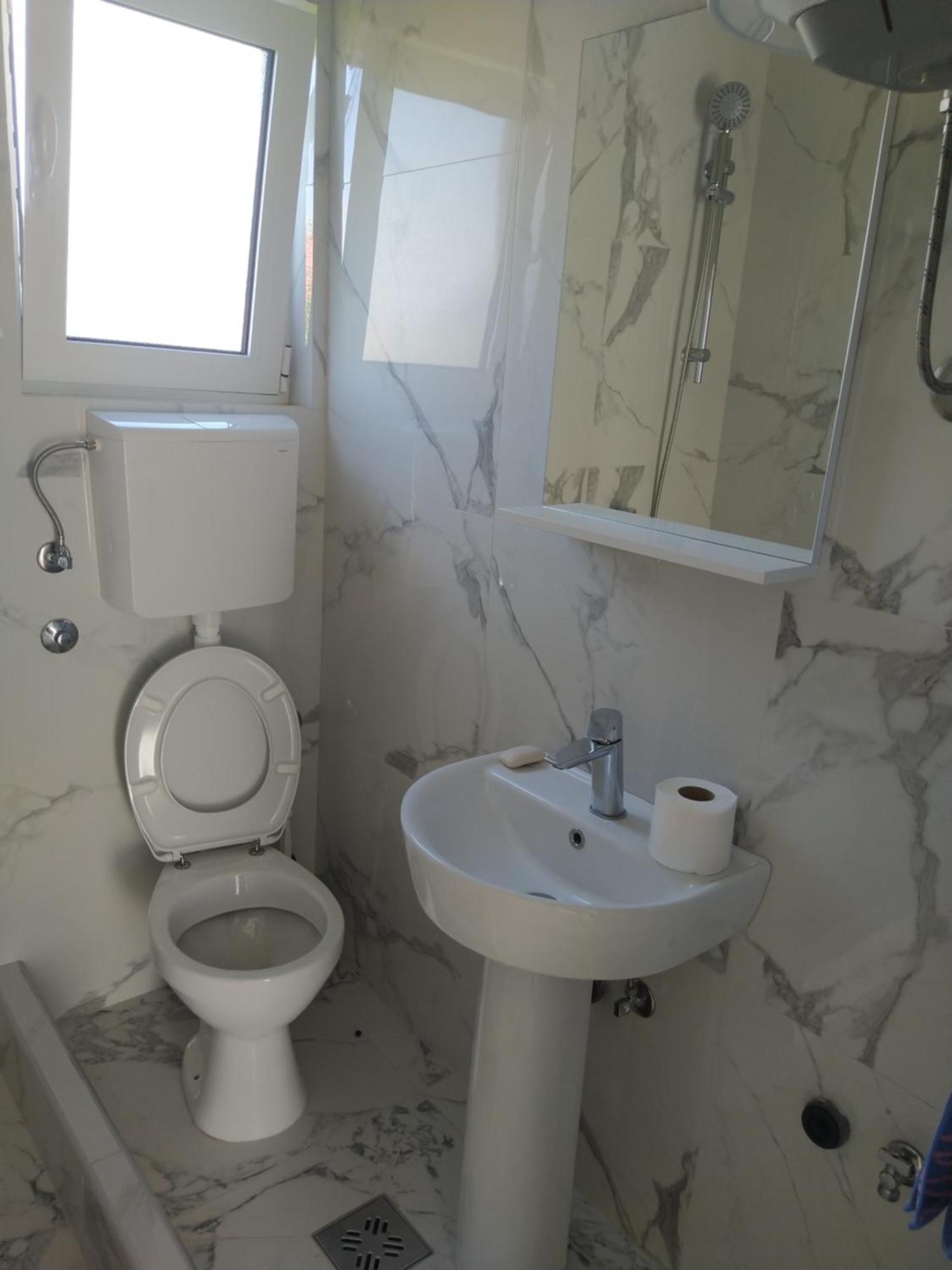 Hostel Vera - Airport Podgorica Mitrovici  Ngoại thất bức ảnh
