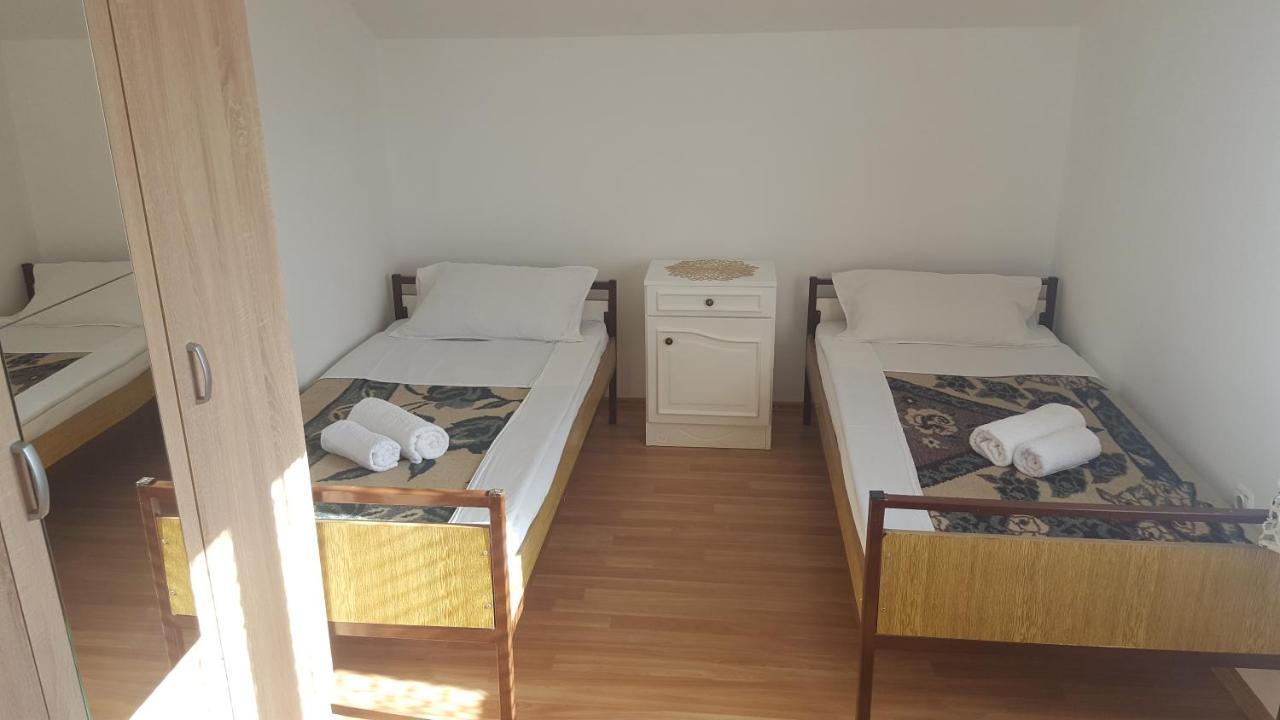 Hostel Vera - Airport Podgorica Mitrovici  Ngoại thất bức ảnh