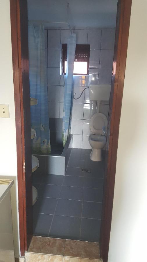 Hostel Vera - Airport Podgorica Mitrovici  Ngoại thất bức ảnh